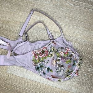 Victoria’s Secret very pretty flower bra